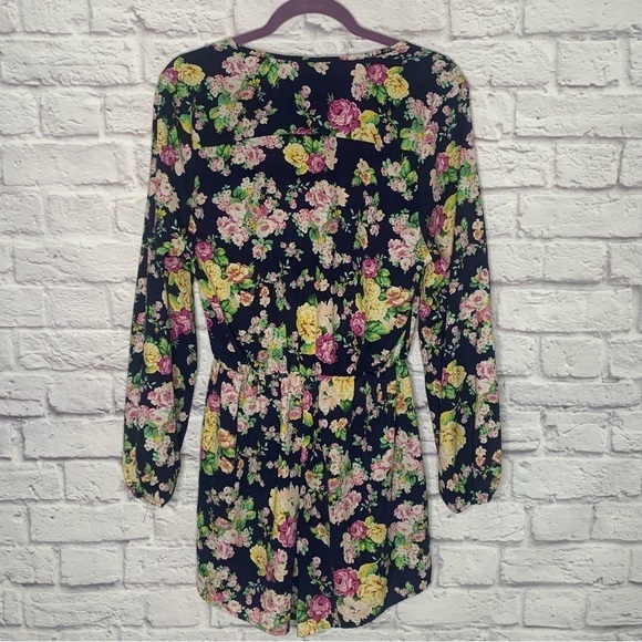 Romeo + Juliet Couture Floral Romper - Picture 3 of 13